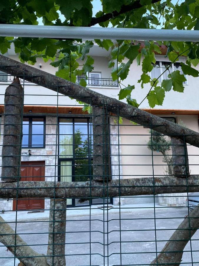 Отель Bujtina Gjyshi Ilo Tushemisht Экстерьер фото